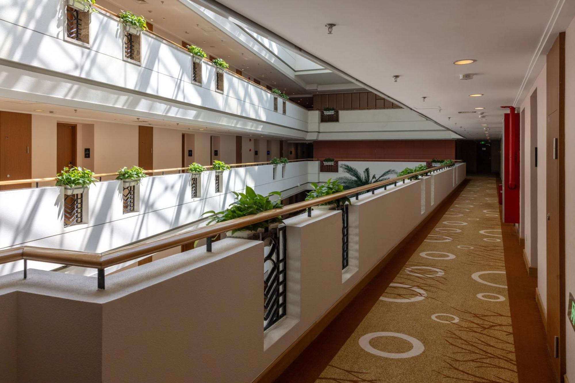 Mason Hotel Шанхай Екстериор снимка